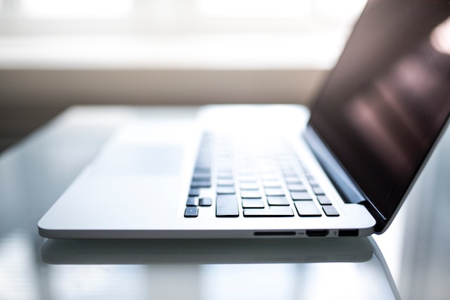 Why E-Commerce Businesses are Booming Right Now and Why You Should Invest in One!
